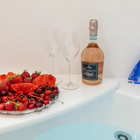 Le Perle Di Ba - With Jacuzzi In Polignano 3* Polignano a Mare