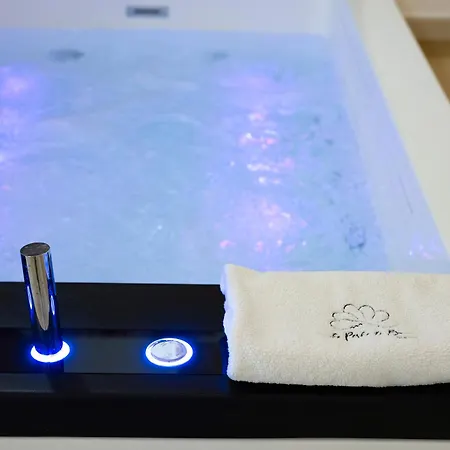 Le Perle Di Ba - With Jacuzzi In Polignano 住宿加早餐酒店 滨海波利尼亚诺