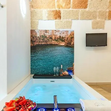 Le Perle Di Ba - With Jacuzzi In Polignano 住宿加早餐酒店